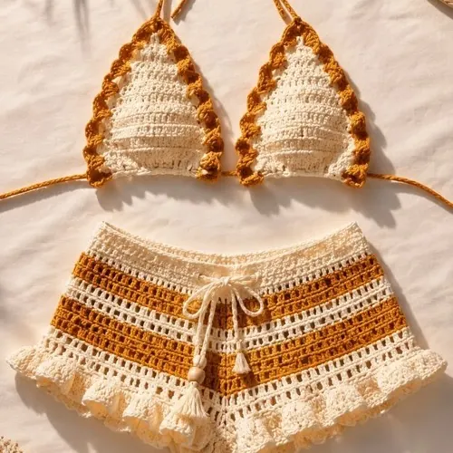 IMAGEN: design 8 of 13 for the marquee — square thumbnail of a finished crochet piece, seen small and moving