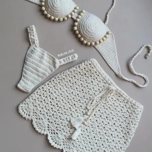 IMAGEN: design 10 of 13 for the marquee — square thumbnail of a finished crochet piece, seen small and moving